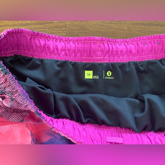 Womens Xersion shorts, size medium. - Picture 6 of 6
